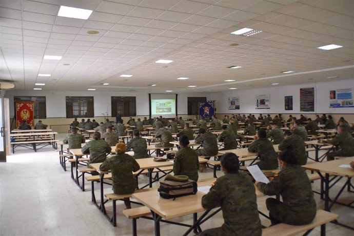 ¿Qué servicios ofrece Academia lictor formación?