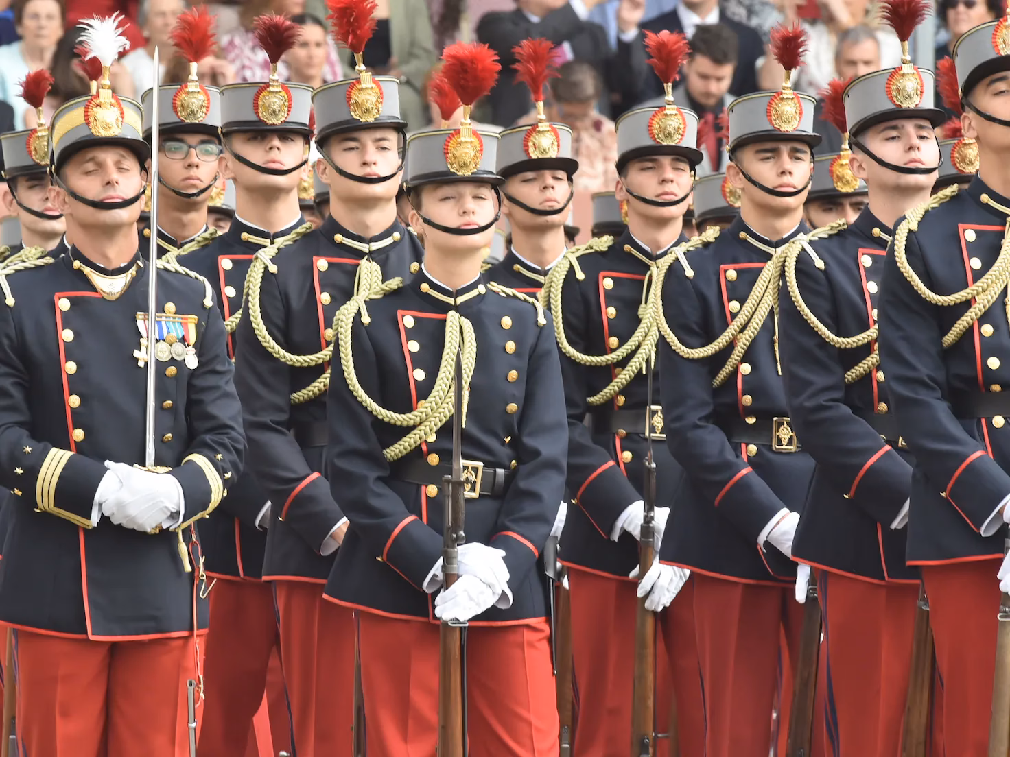¿Cuáles son las 3 grandes academias de oficiales de cadetes y guardiamarinas?