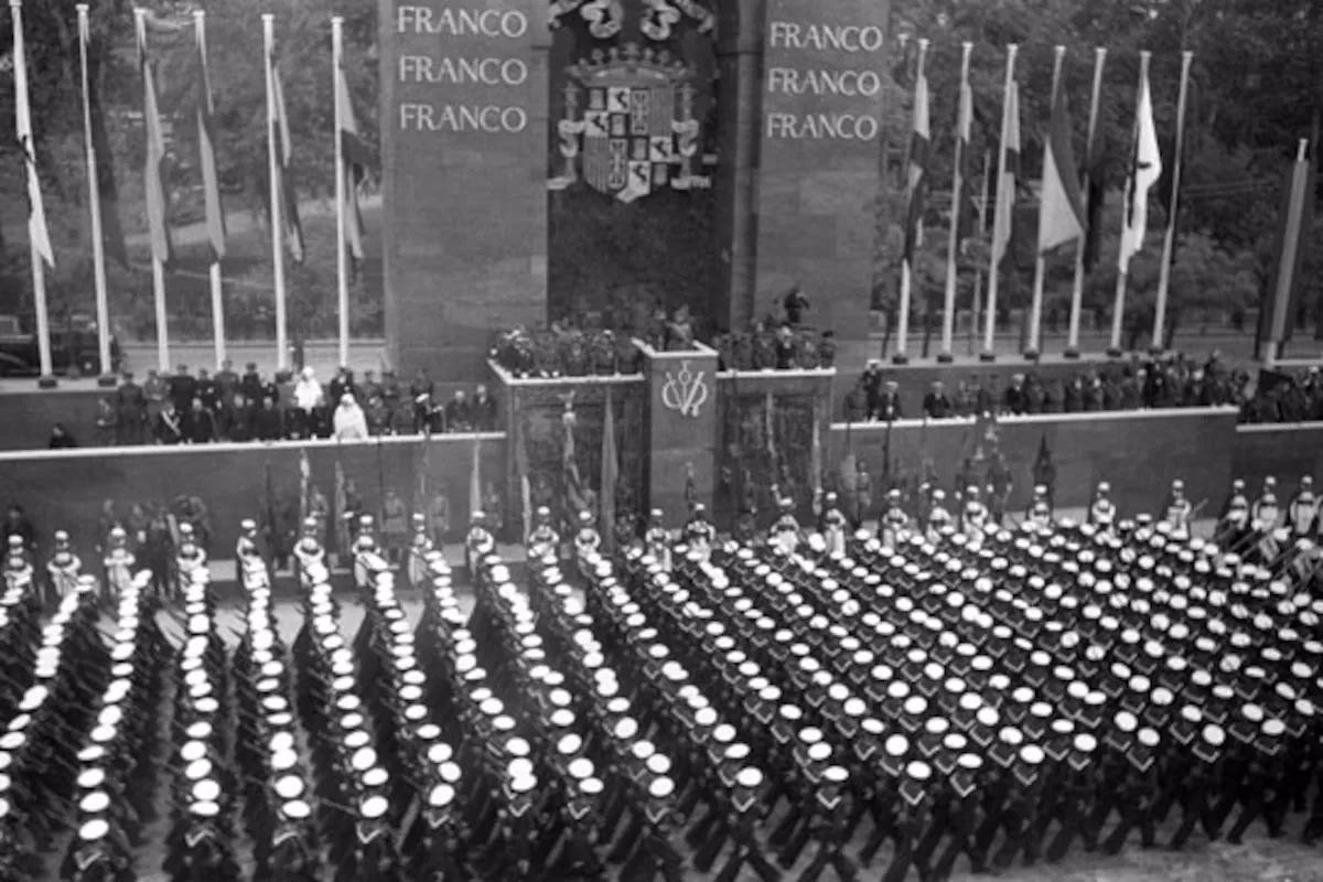 ¿Qué contiene el Archivo Estatal Ruso de Historia político-social?