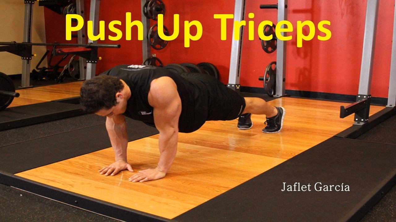 ¿Cómo hacer flexiones de triceps si pone peso extra?