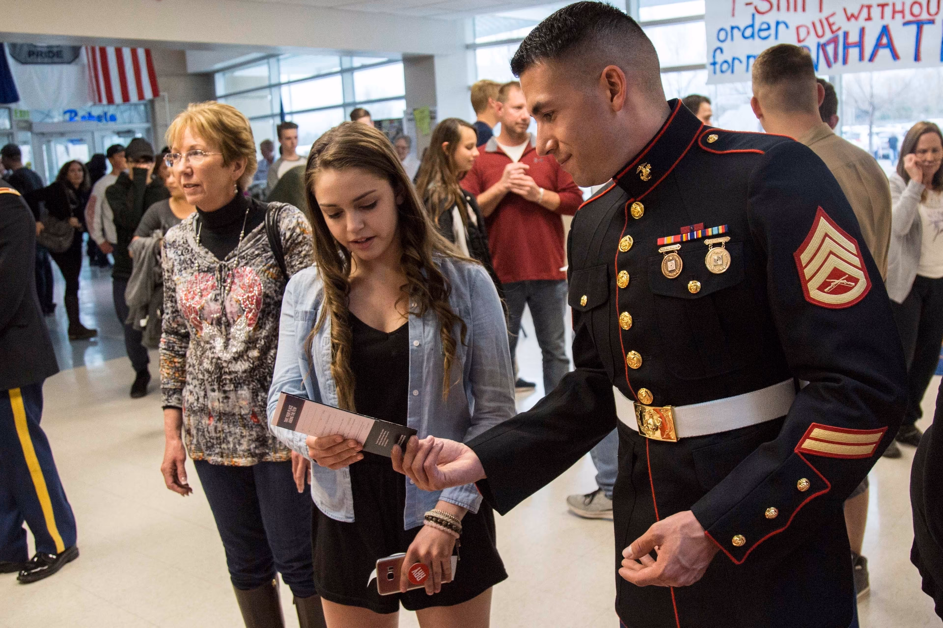 ¿Cuáles son los requisitos para ser militar de carrera?