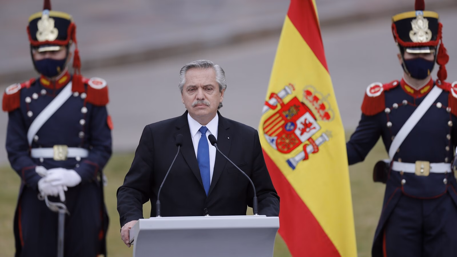 ¿Qué hizo Alberto Fernández con los ex jefes de las Fuerzas Armadas?