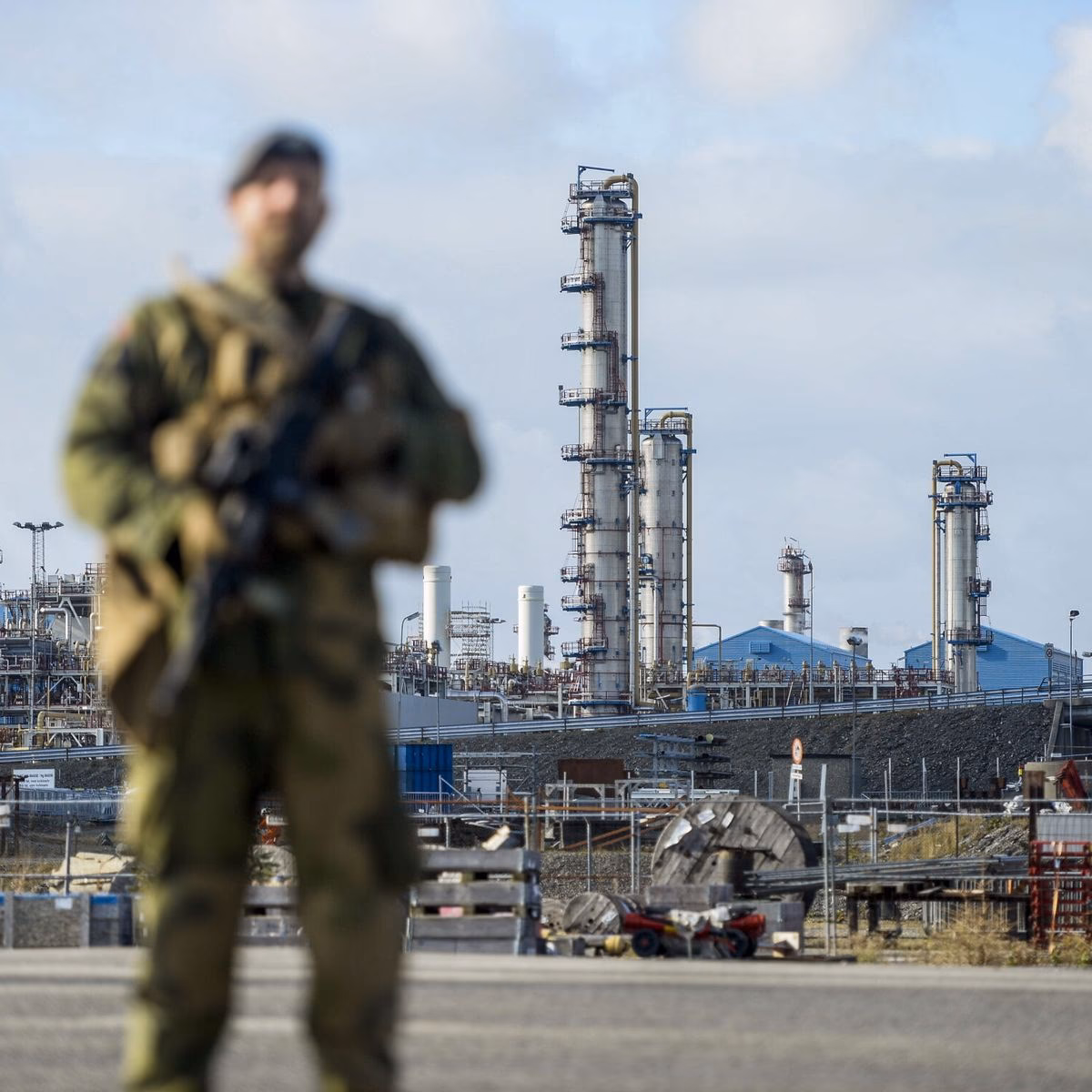 ¿Quién es el comandante en jefe de las Fuerzas Armadas de Noruega?