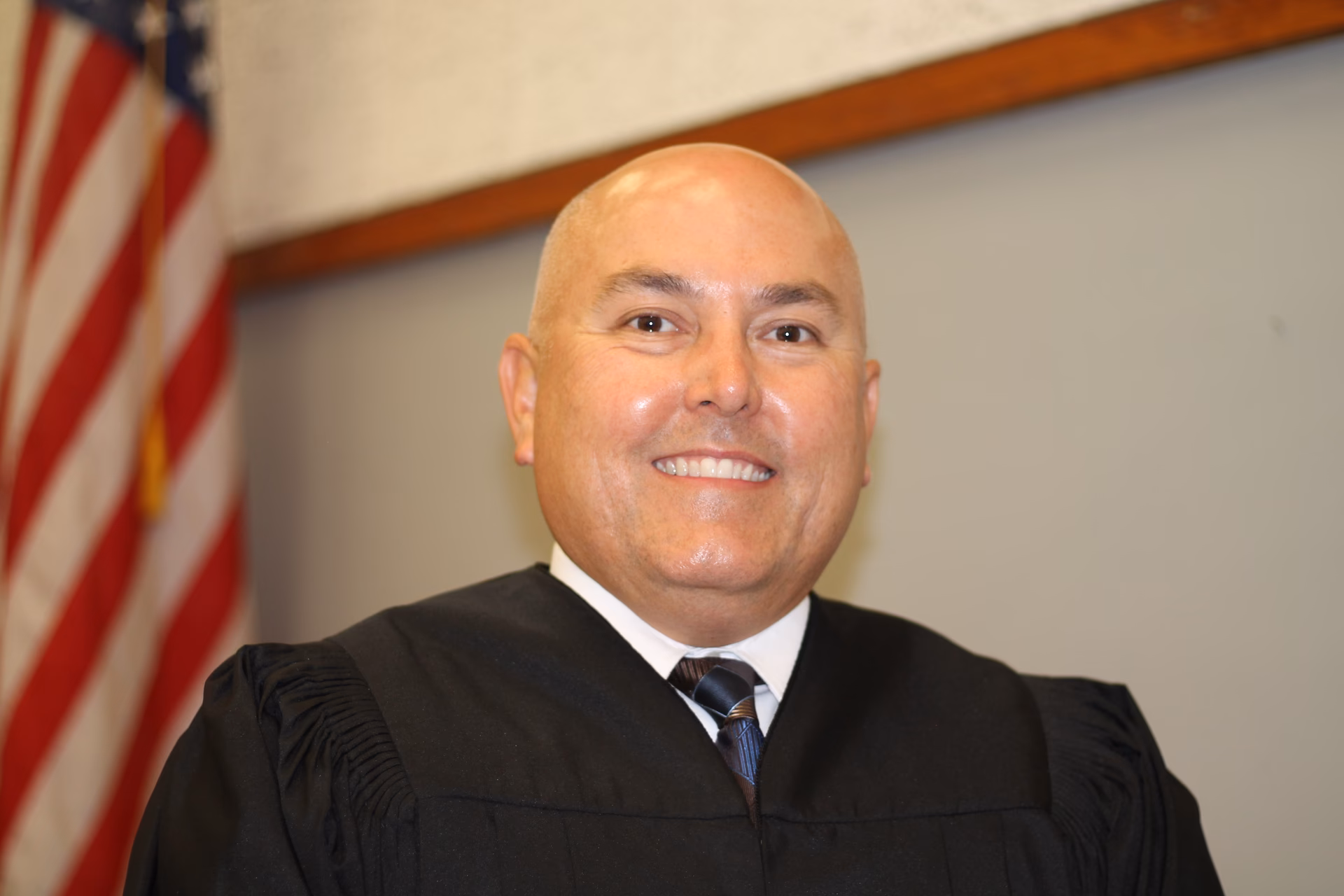 ¿Dónde trabaja Diego Alex Morales?