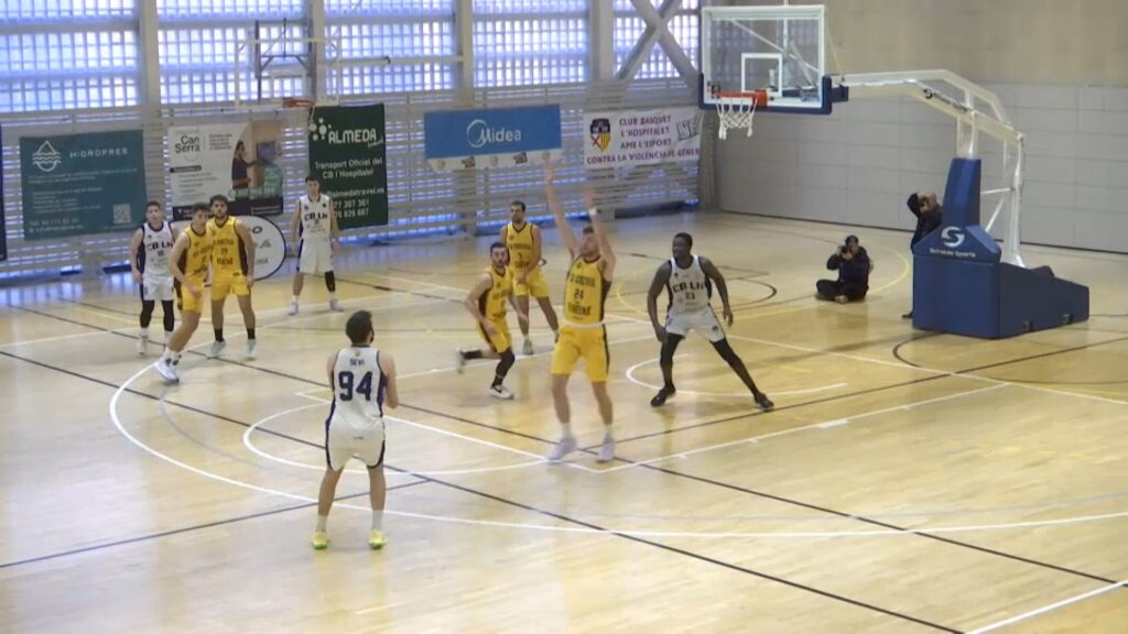 ¿Qué es la marca registrada de Navarro en el baloncesto?