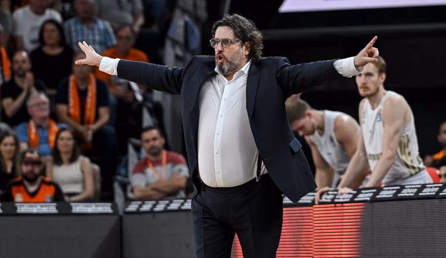 ¿Quién es el entrenador jefe del BC?