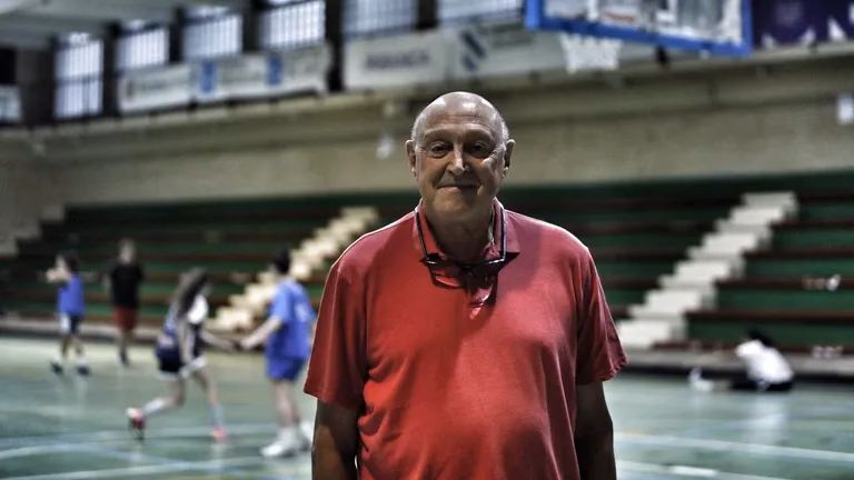 ¿Quién es el ex futbolista navarro?