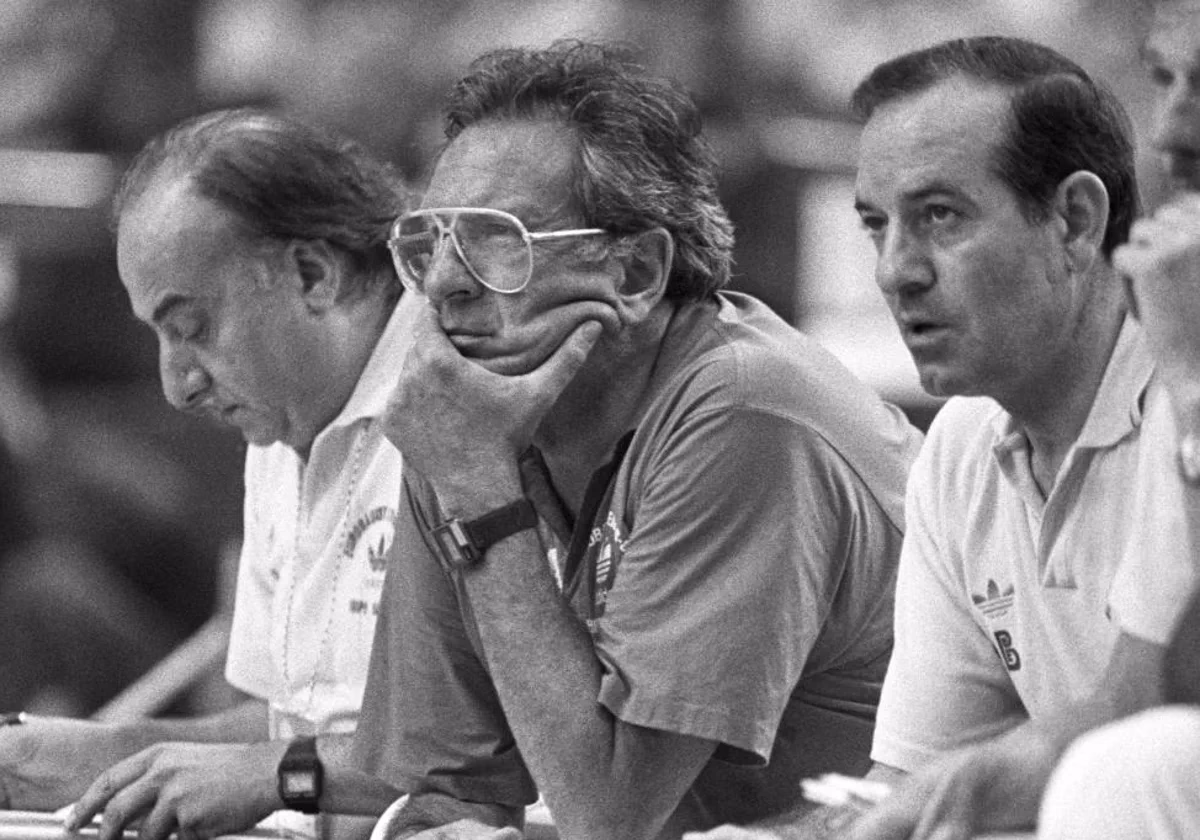 ¿Dónde estudió Antonio Díaz Miguel su carrera?