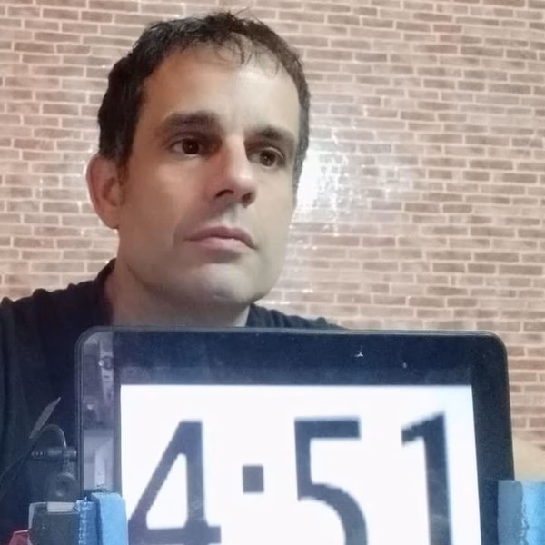 ¿Cómo se llama el entrenador de los inferiores de Fontsanta Fatjó?