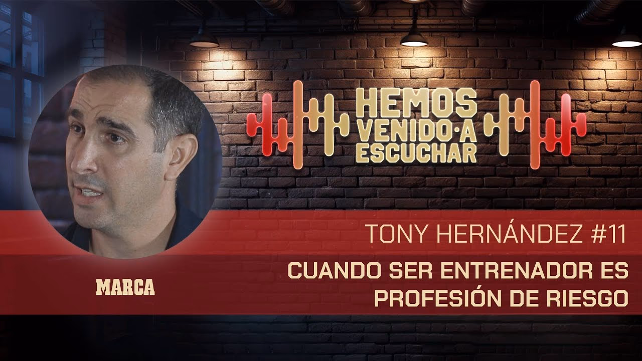 ¿Qué premios ha recibido Antonio Hernández?