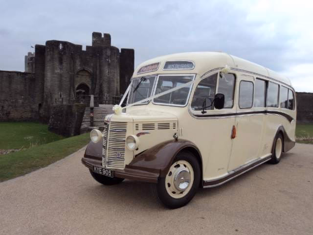 Why is this 1949 Bedford OB bus called a straight liner?
