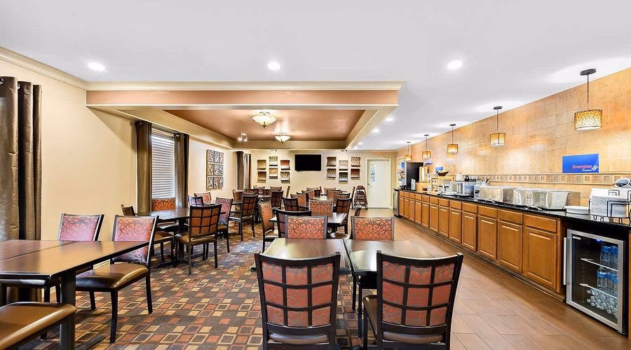 Does best Western Coach House Inn have free Wi-Fi?