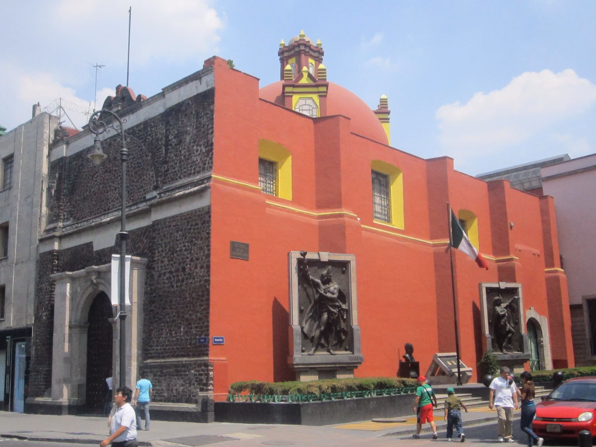 ¿Cuál es la biblioteca más poderosa que nuestros ejércitos?