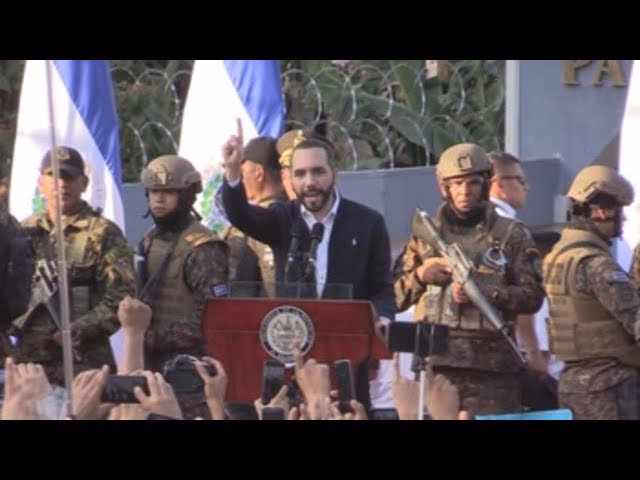 ¿Por qué Bukele entró armado al Congreso?