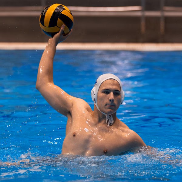 ¿Quién es el segundo entrenador de waterpolo femenino?