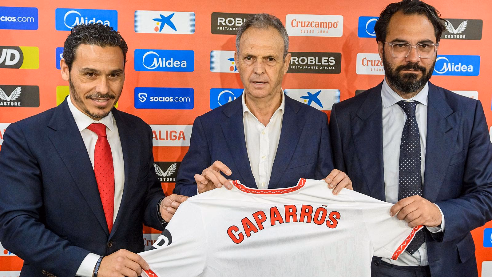 ¿Quién es el segundo técnico de Caparrós?