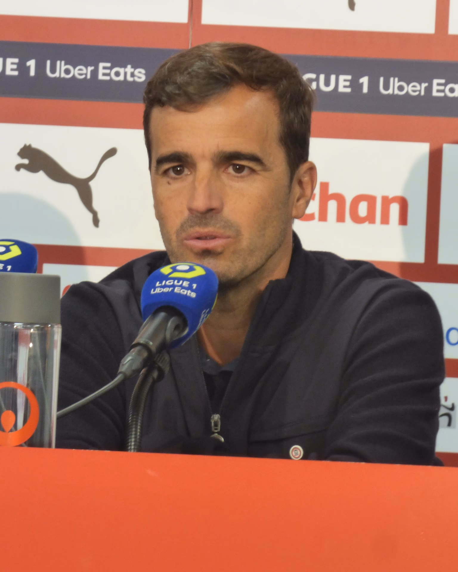 ¿Cuál es la carrera de Carlos T Martínez?