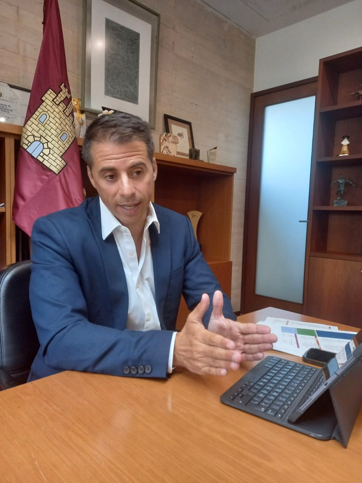 ¿Cuántos cargos tiene Yuste de rueda?