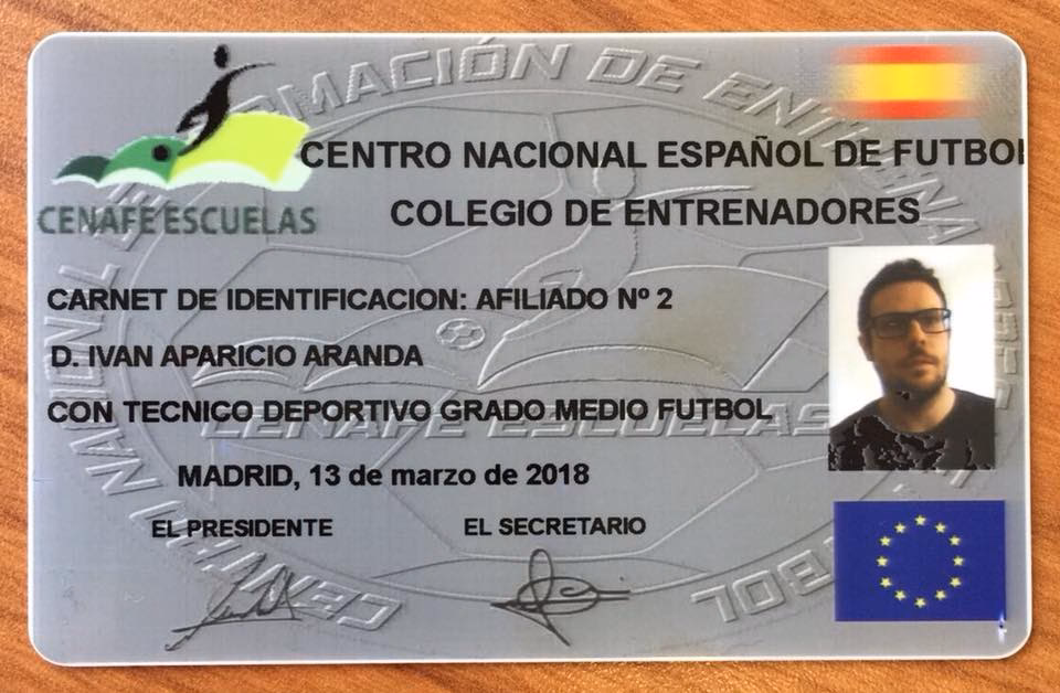 ¿Cuáles son los documentos para homologar un entrenador deportivo?
