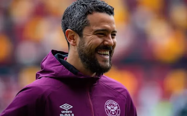 What is a set play coach?