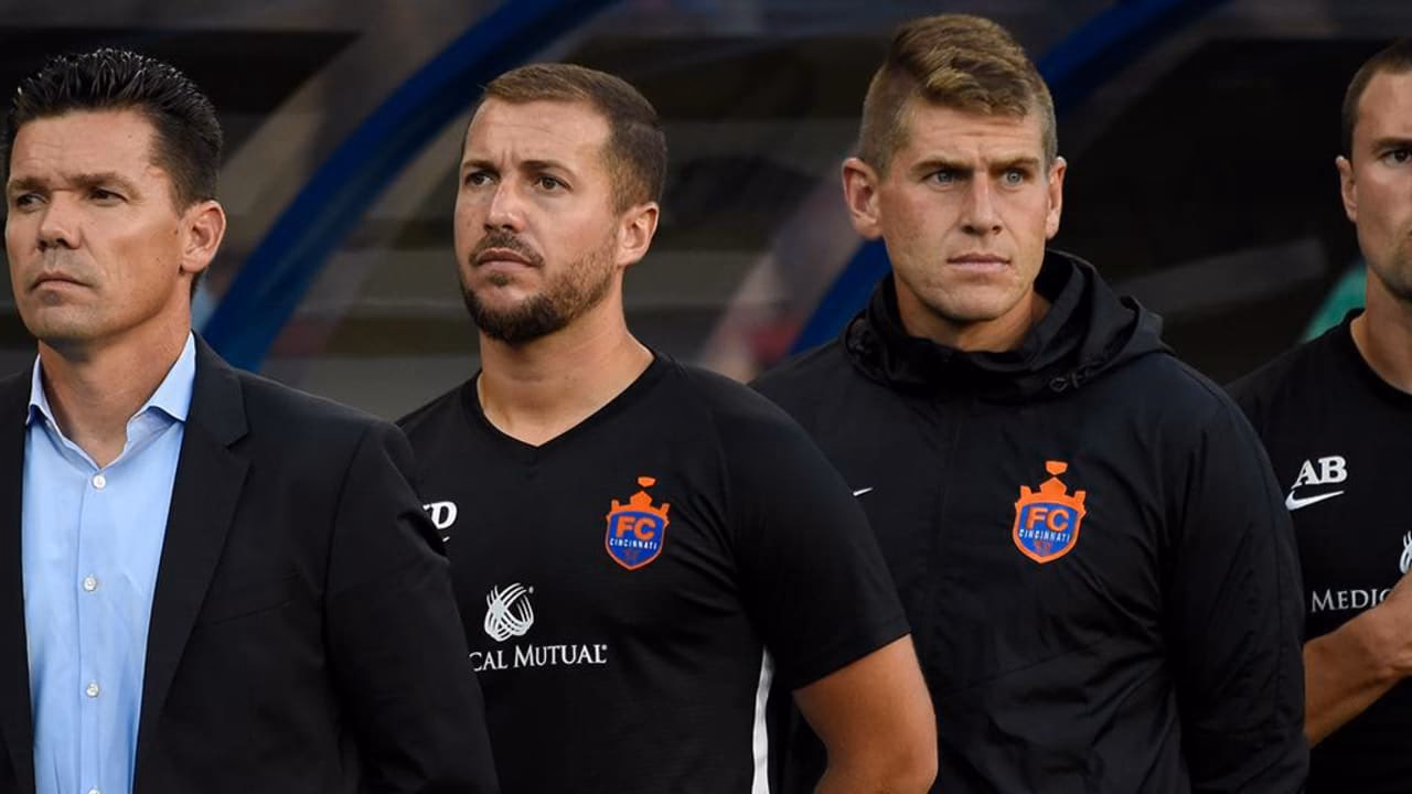 Who coached the Cincinnati Bearcats?