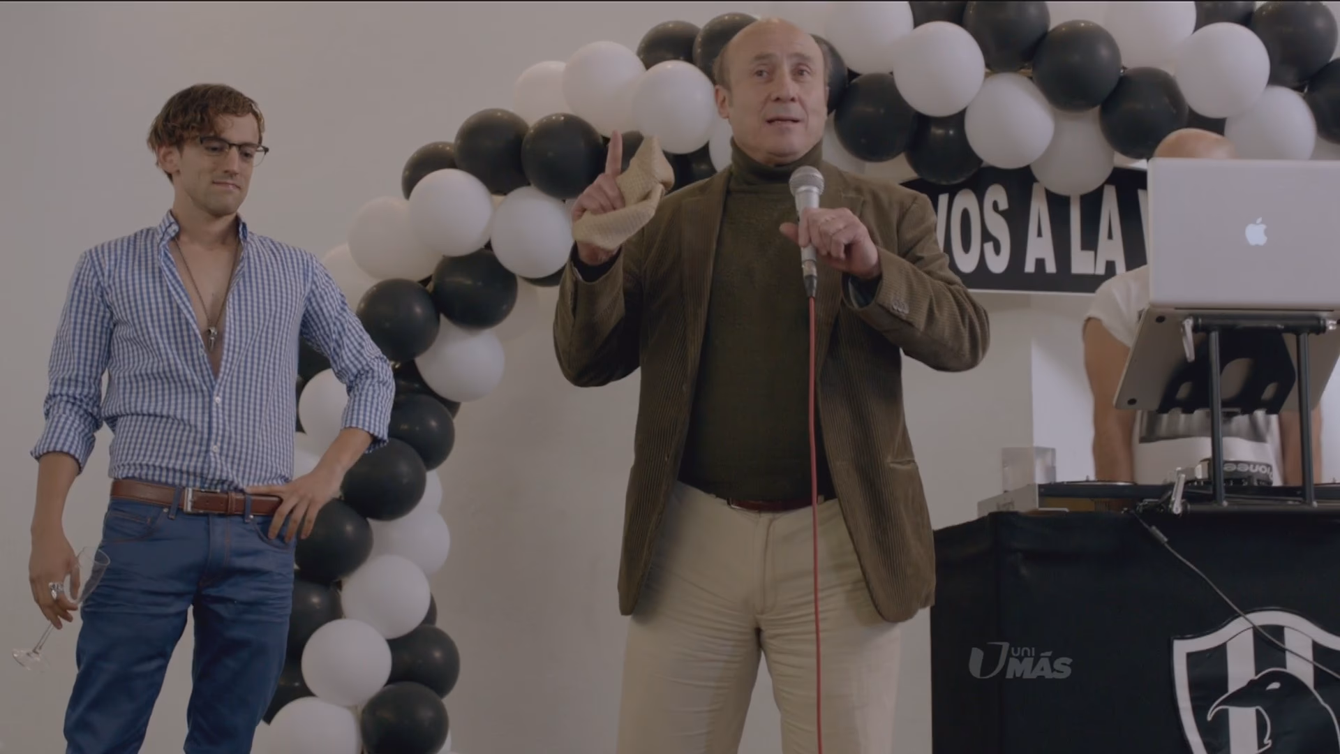 ¿Quién es el director técnico del Club de cuervos?