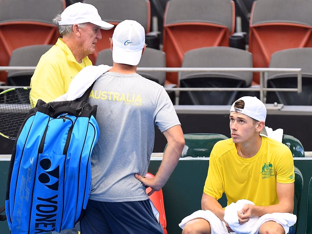 Who is Alex De Minaur girlfriend?