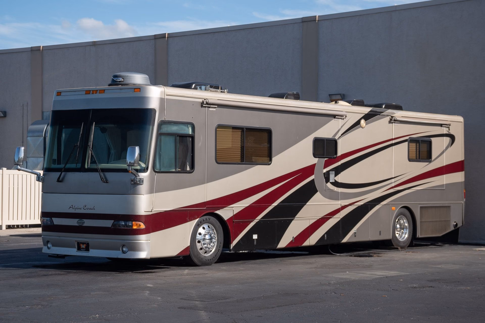 ¿Quién es el dueño de Alpine?