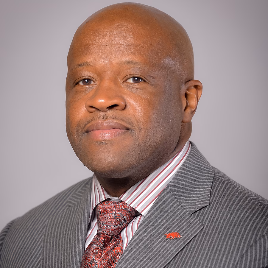 How old is Mike Anderson?