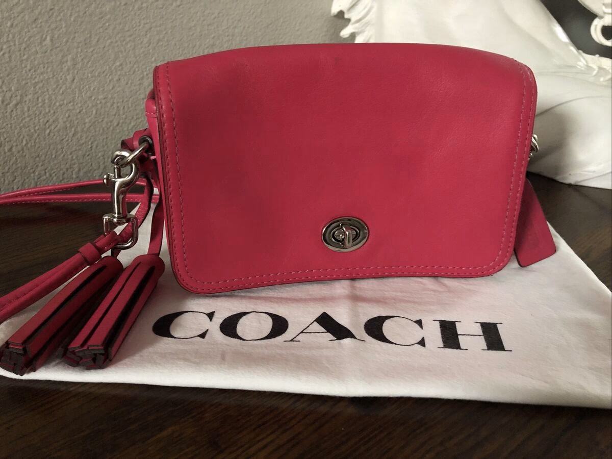 Where can I buy a pink handbag?