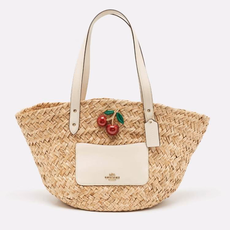 What is a cult style raffia bag?