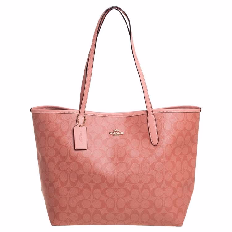 What is a pink tote bag?