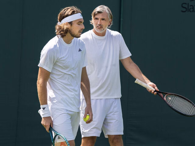 Who is Stefanos Tsitsipas' coach?