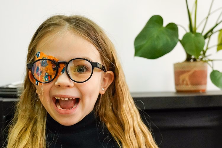 ¿Cómo tratar el ojo vago?