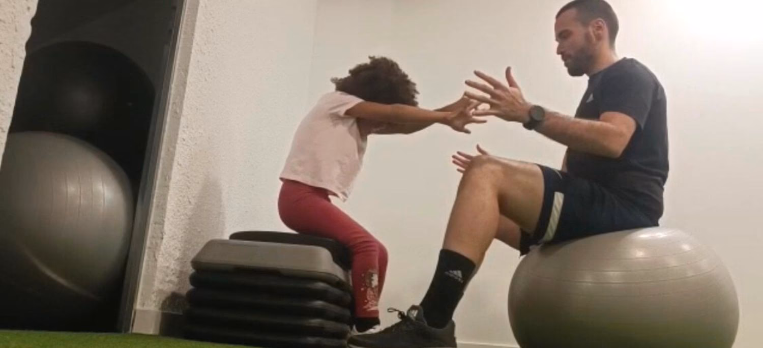 ¿Cómo puede ayudar la fisioterapia a personas con parálisis cerebral?