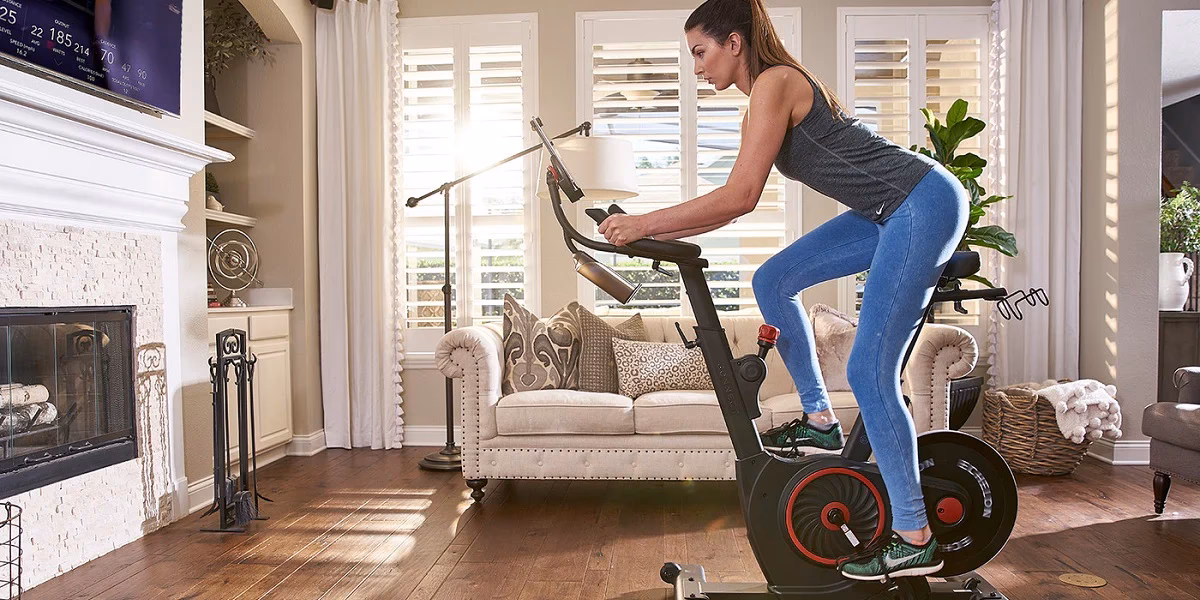 ¿Qué es mejor hacer spinning en casa o en gimnasio?