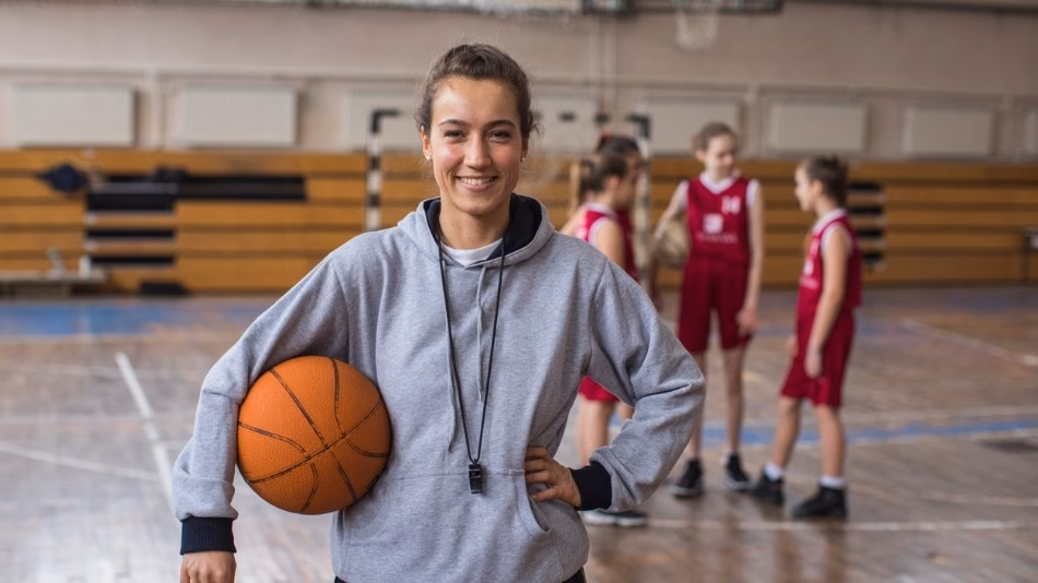 ¿Cuál es la influencia de un entrenador de baloncesto?
