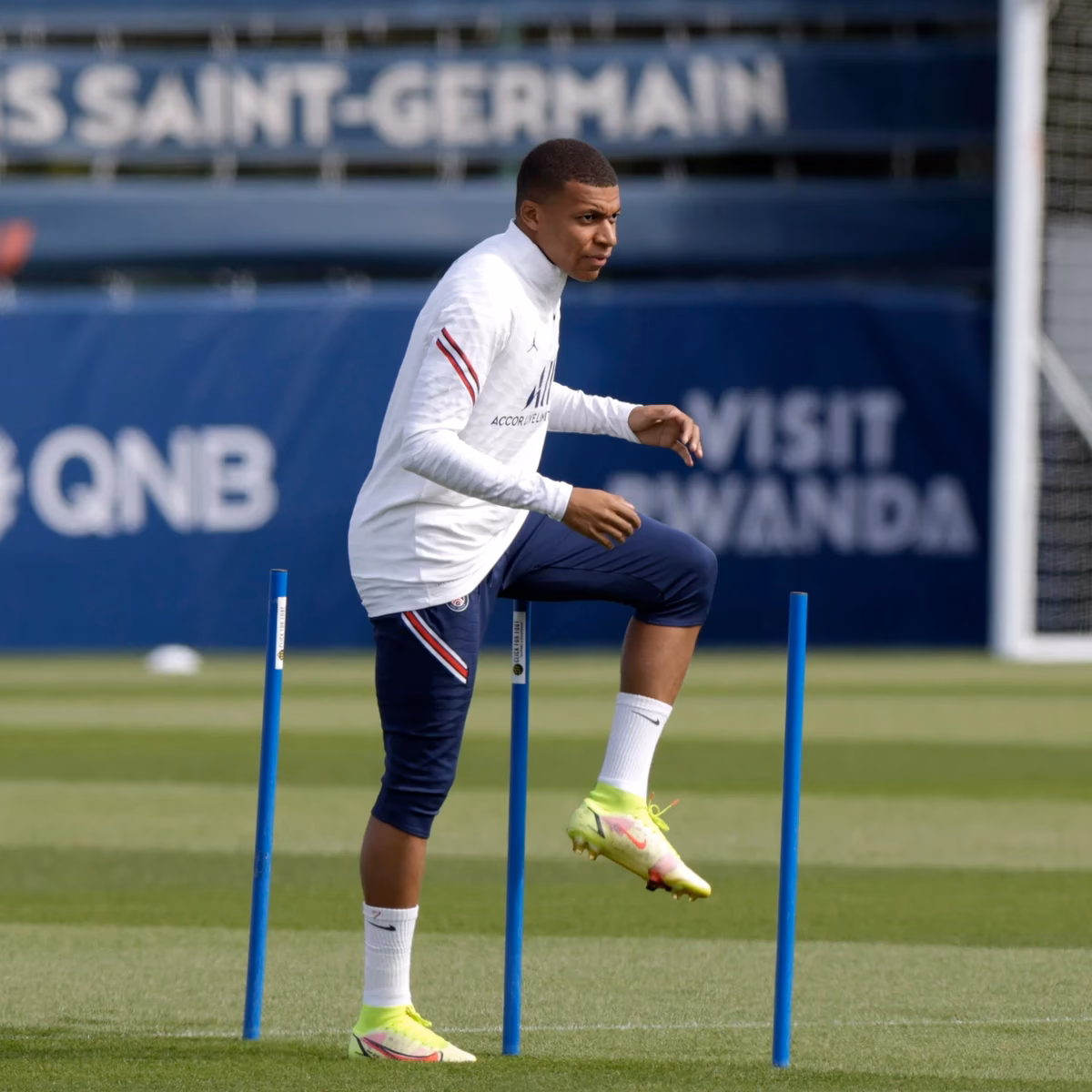 ¿Cuándo debutó Mbappé?