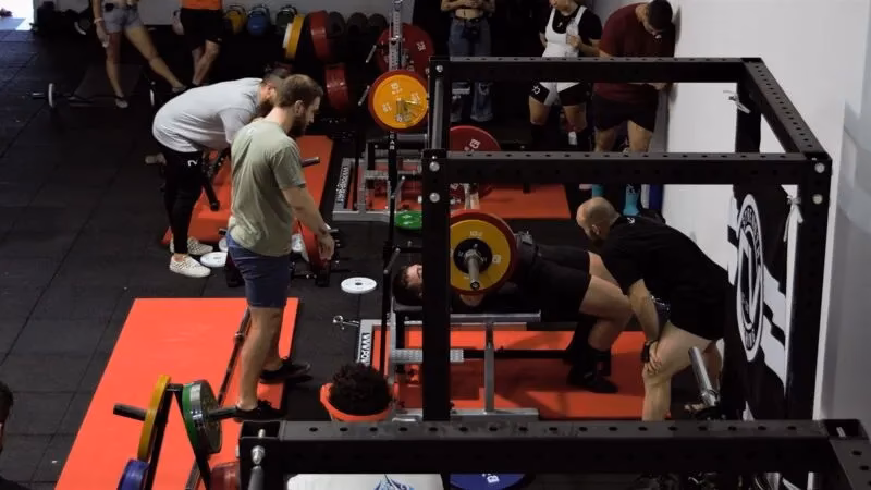 ¿Cómo se hace el entrenamiento de powerlifting?