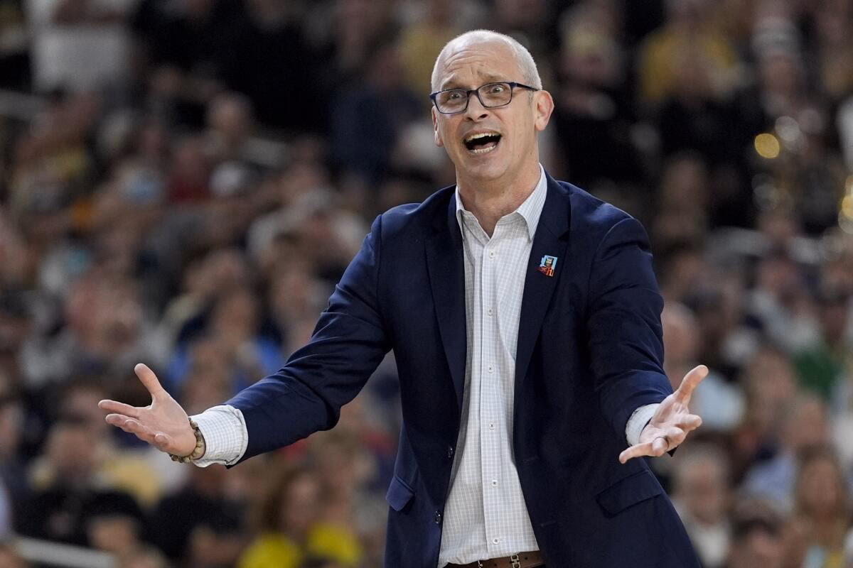 Who is Dan Hurley's assistant coach?