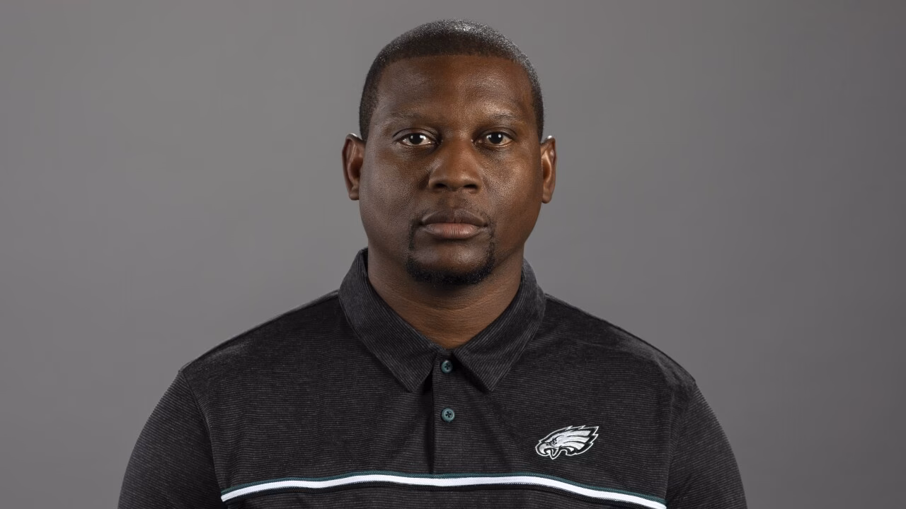 How do defensive backs work?