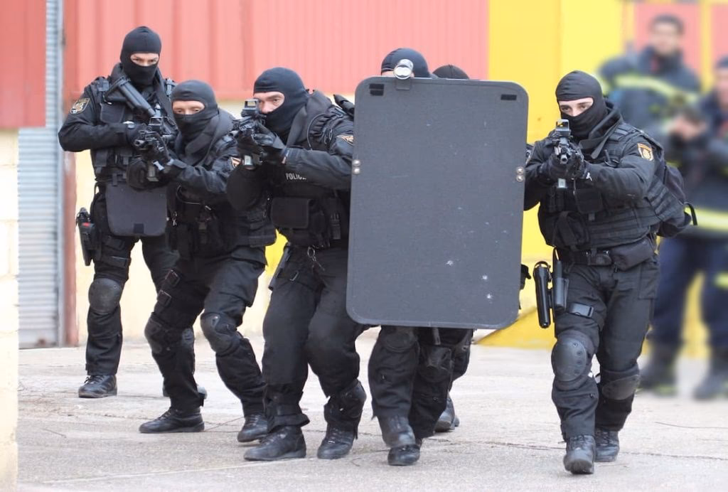 ¿Qué emblema llevan los miembros del GEO desde su creación?