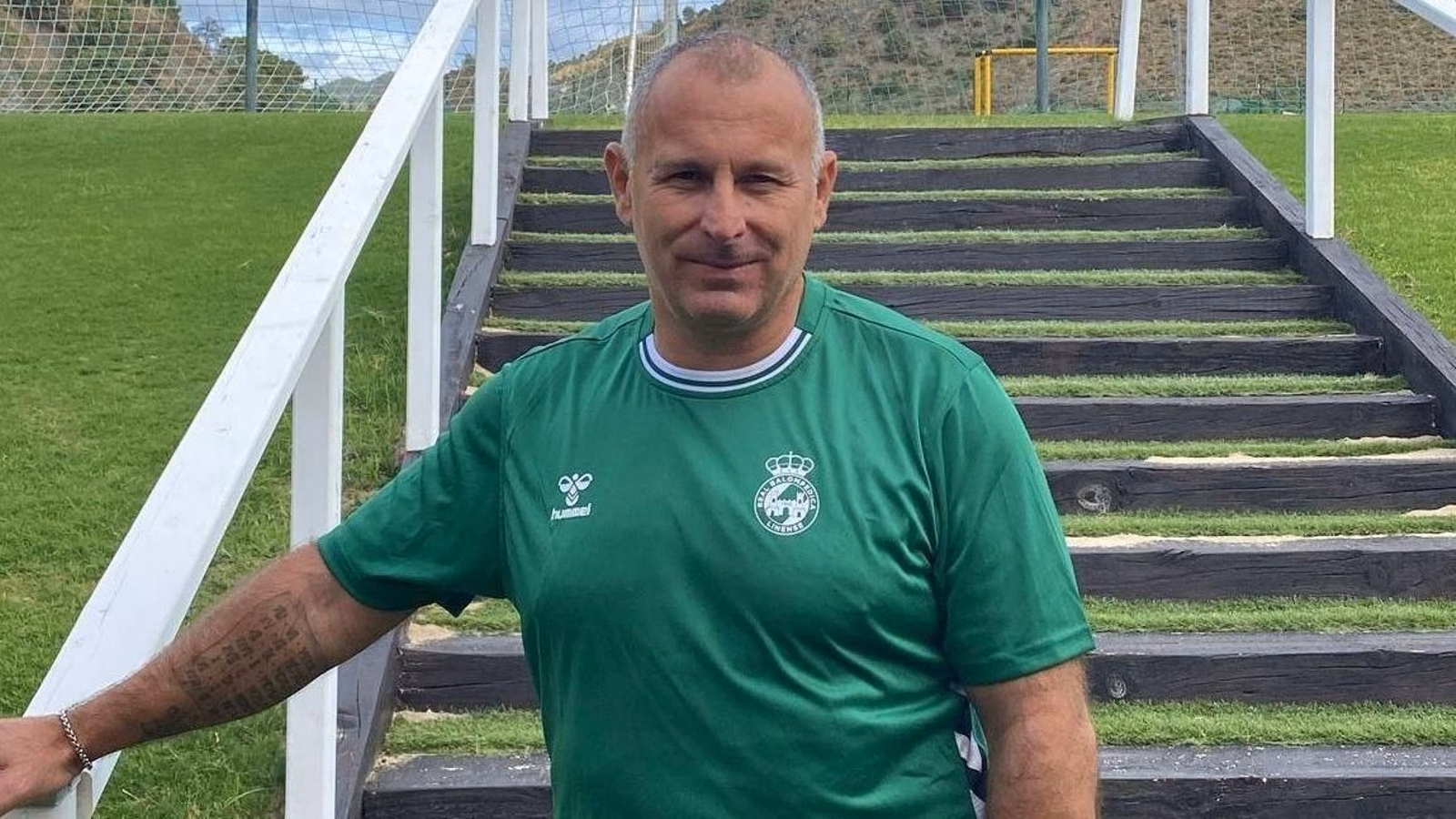 ¿Qué indica el entrenador cuando grita 'balón'?