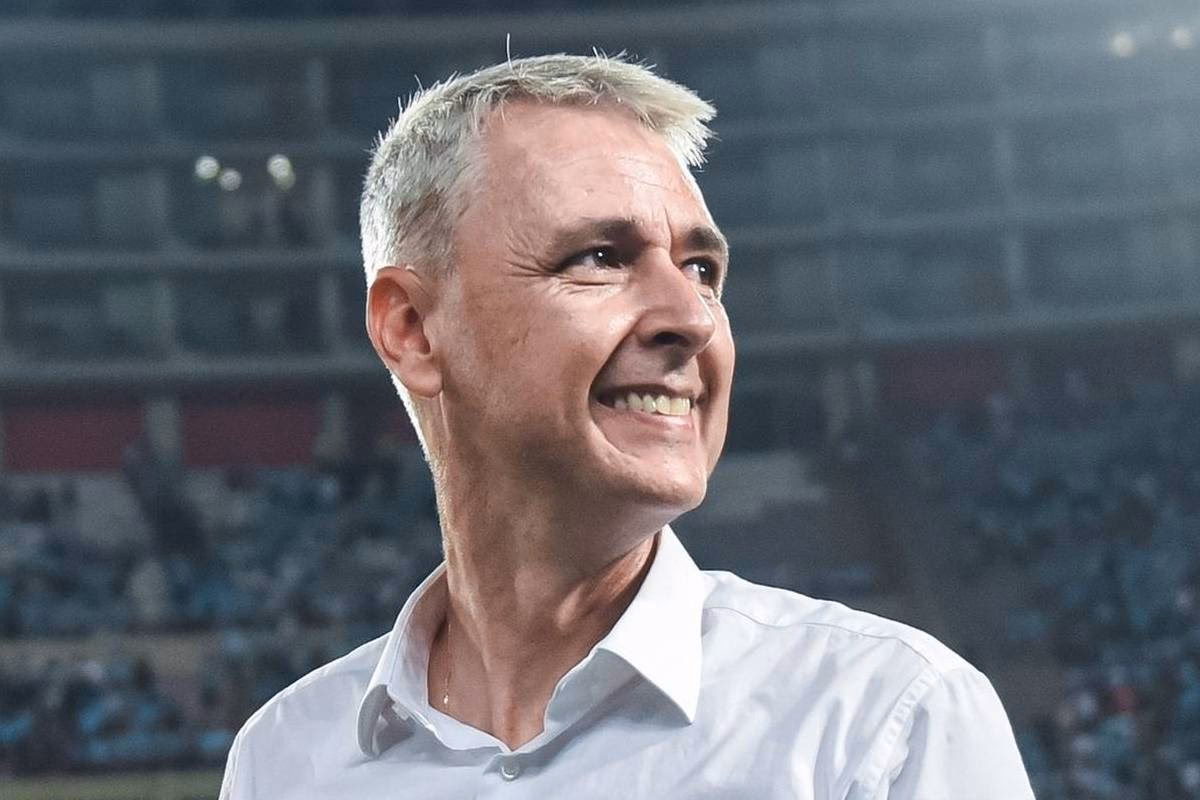 ¿Quiénes son los entrenadores de Sporting Cristal?