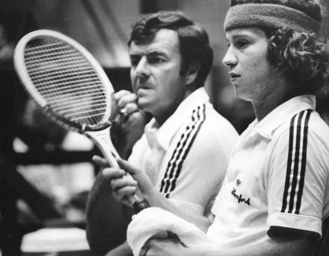 ¿Qué estilo de juego practicaba McEnroe en el Douglaston Club?
