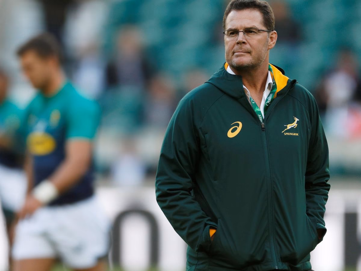 ¿Quién fue el entrenador de los jugadores de rugby cinematográficos?