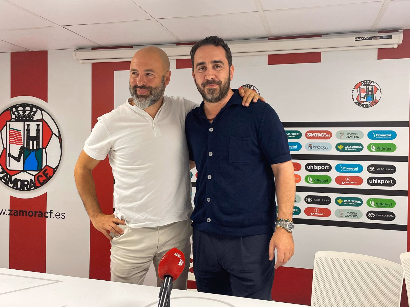 ¿Quién es el entrenador de turno de Zambrano?