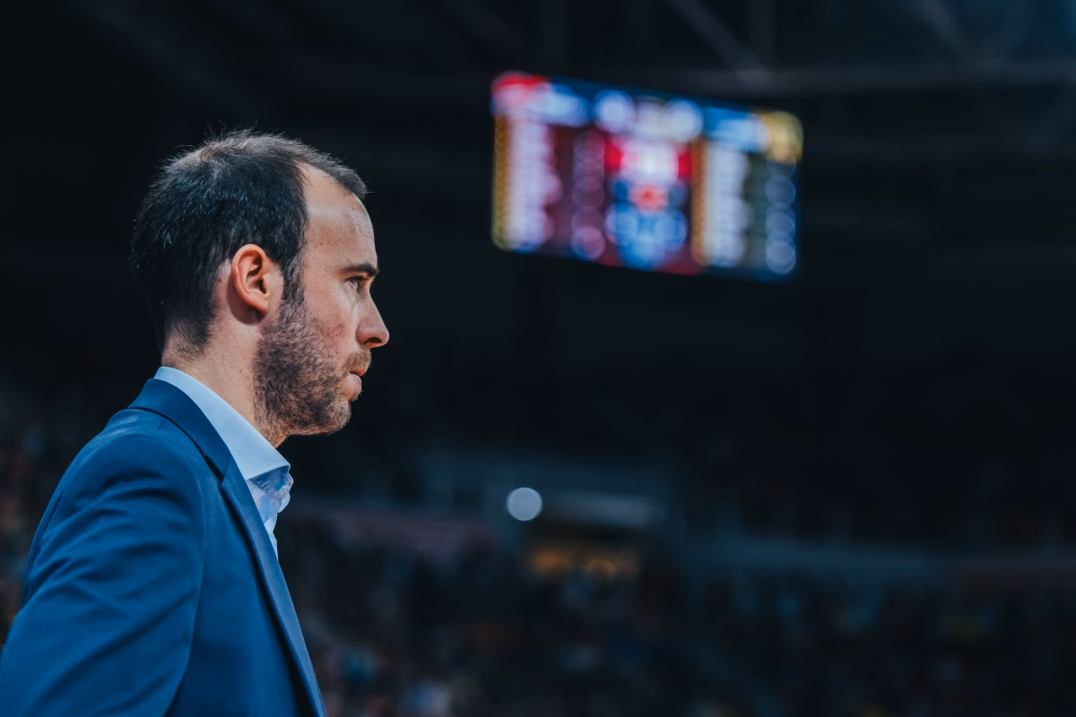 ¿Quién es el entrenador más joven de la Liga Femenina Endesa?