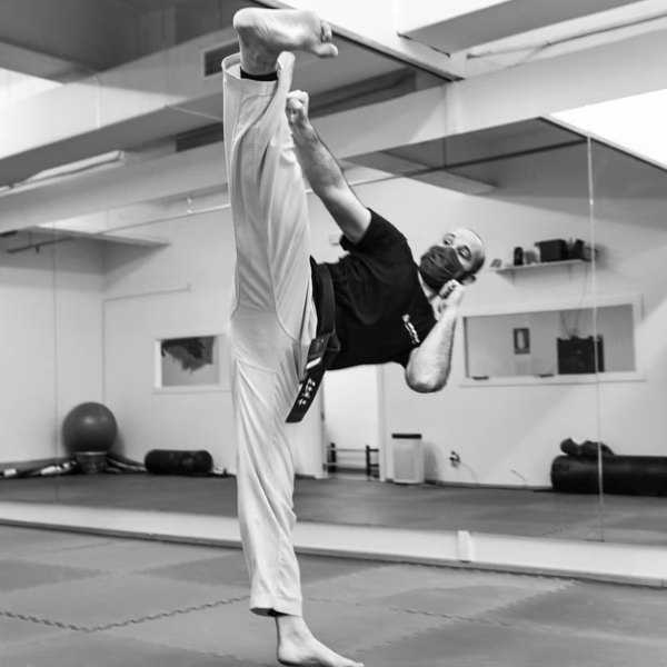 ¿Quién fue el primer gimnasio en traer artes marciales?