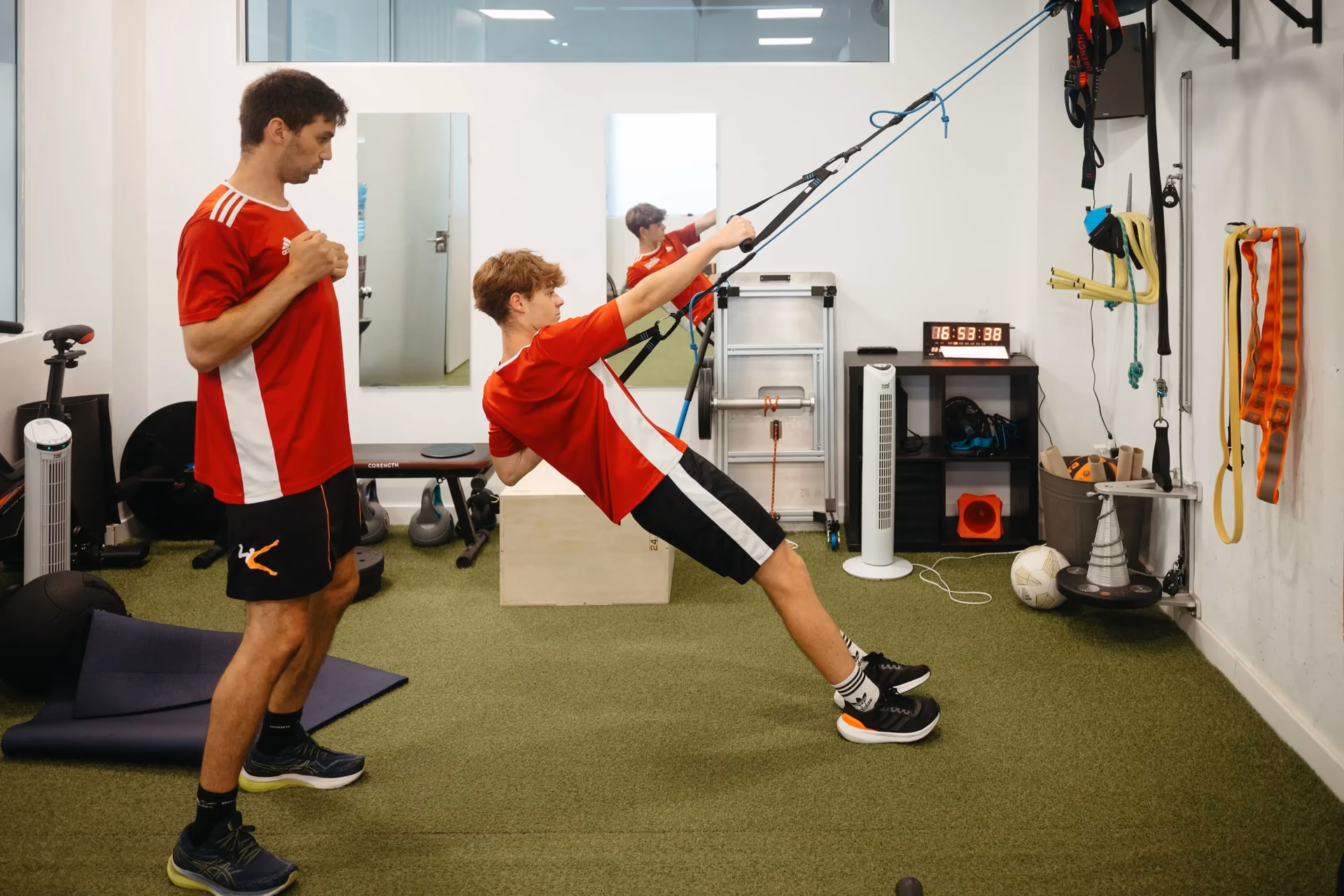 ¿Qué hacen los entrenadores personales con los clientes?